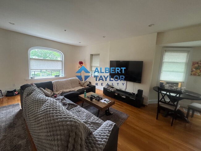 Photo - 10 Selkirk Rd Unit 2