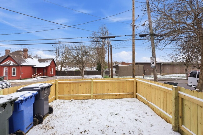 Photo - 308 E 7th St