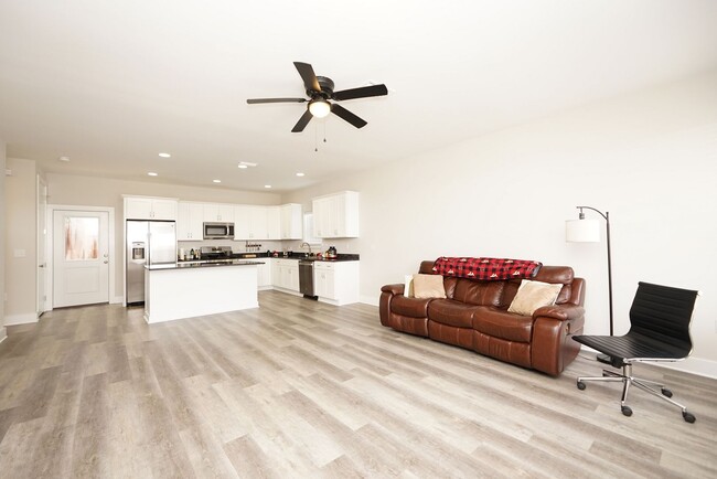 Photo - Newer Home in Valparaiso- Close to Eglin AFB