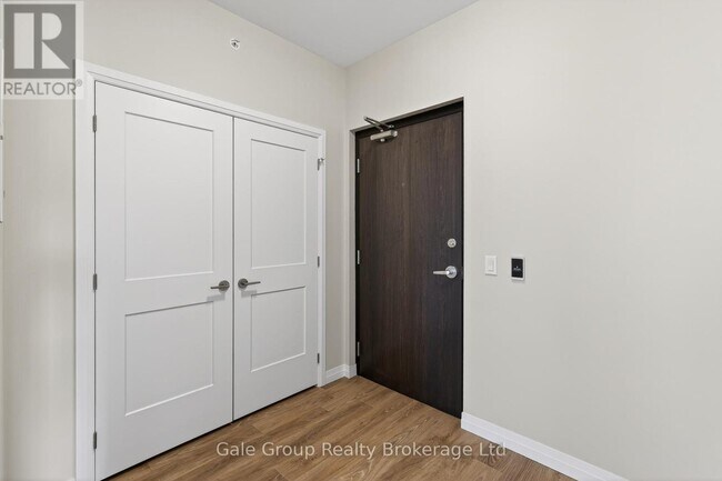 Photo - 785 Southwood Way