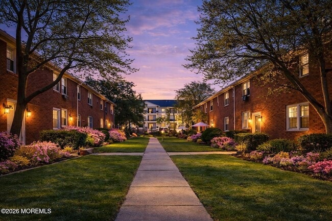 Building Photo - 364 Westwood Ave Unit 39