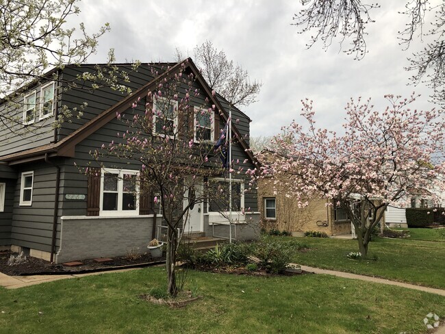 Building Photo - 3543 S Chase Ave Unit 3543 Rental