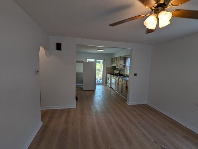 Photo - 4174 Pine Ave