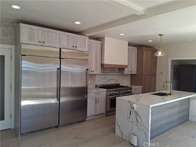 2255 W 29th St