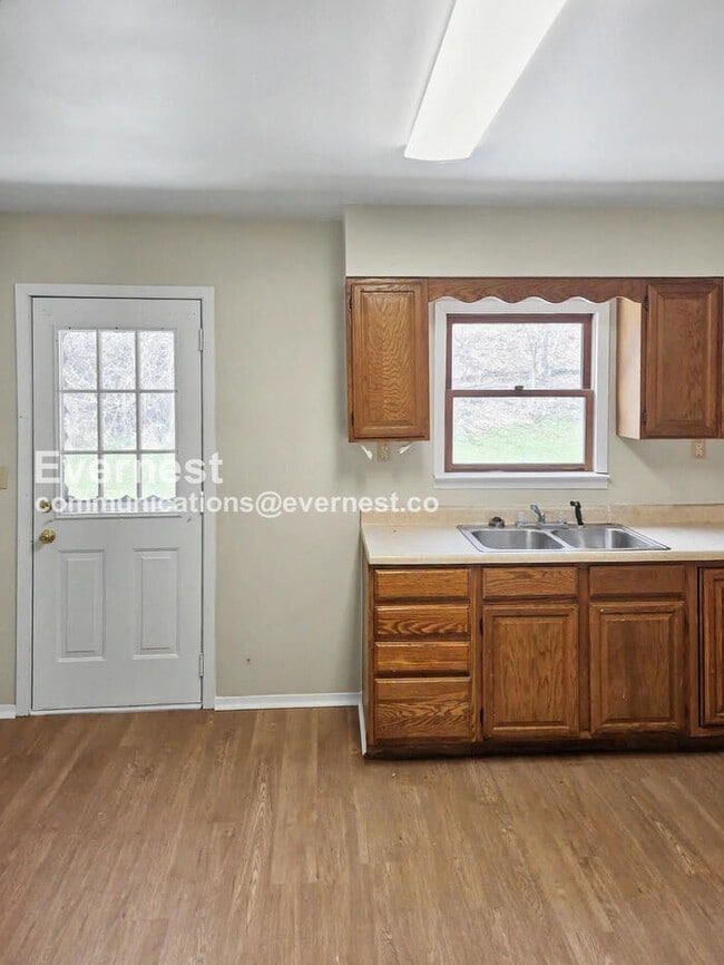 Photo - 187 Glenn St