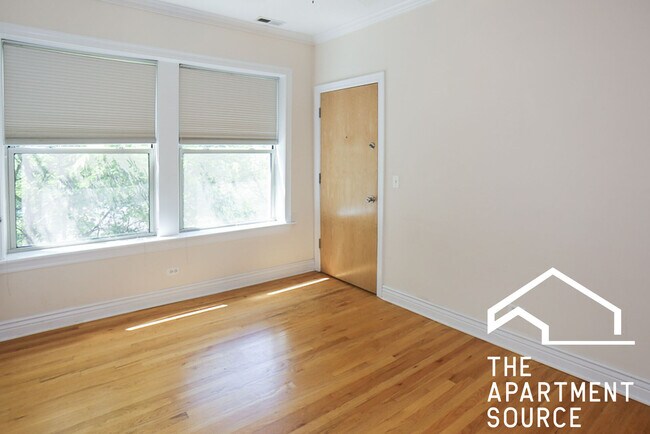 Photo - 1208 W Waveland Ave Unit 2C