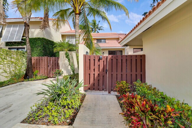 Photo - 204 Old Meadow Way