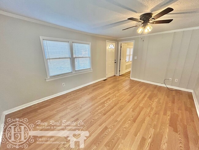 Photo - 301 E Gilbreath St