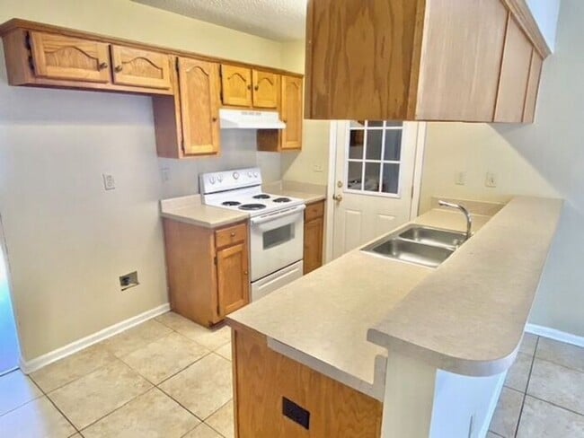 Photo - Now Leasing A 5 Bedroom 2 Bath Home In Memphis. Availalbe Now