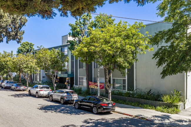 Building Photo - Mardi Gras Apartments