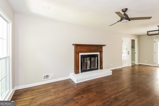 Photo - 2730 Cedarbrook Dr