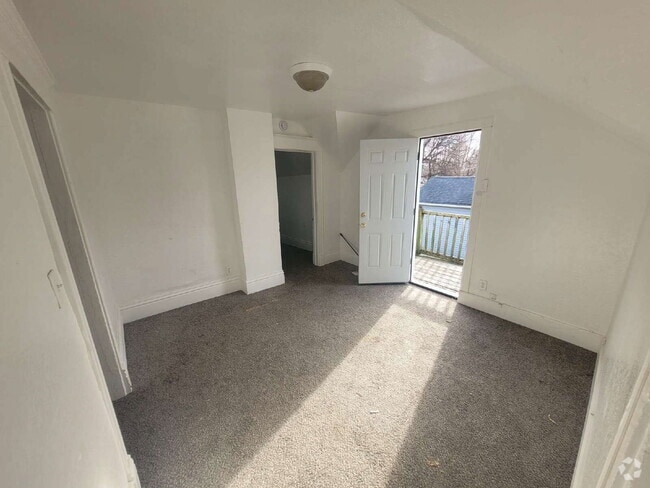 Building Photo - 419 N Memorial Dr Rental