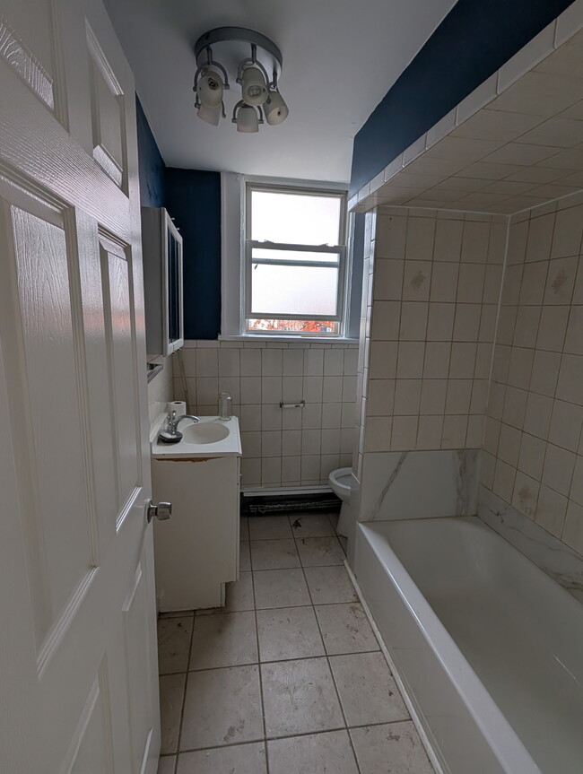 Bathroom - 625 N 7th St Unit 625 n 7th st Newark