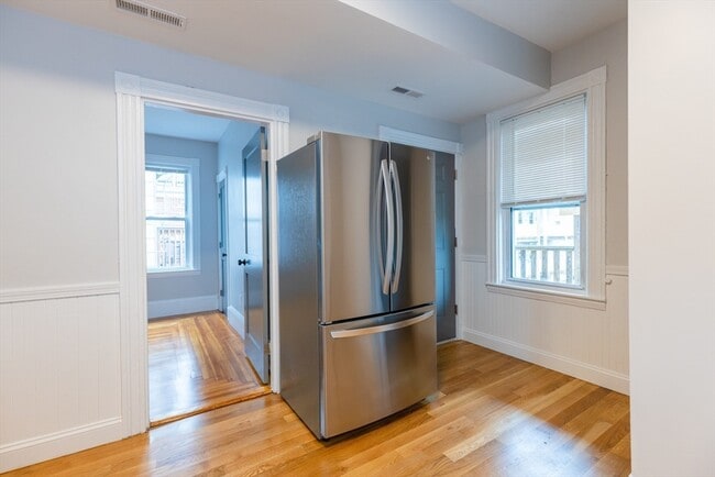 Photo - 206 H St Unit 2