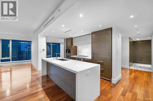 Photo - 677 Howe St Unit 220X