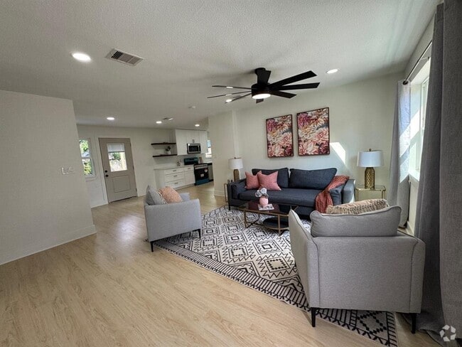 Building Photo - 2110 Garvey Dr Rental