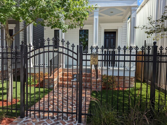 Photo - 722 E 29th St