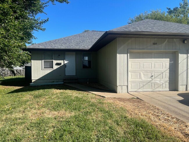 Building Photo - chestnut Unit 1609