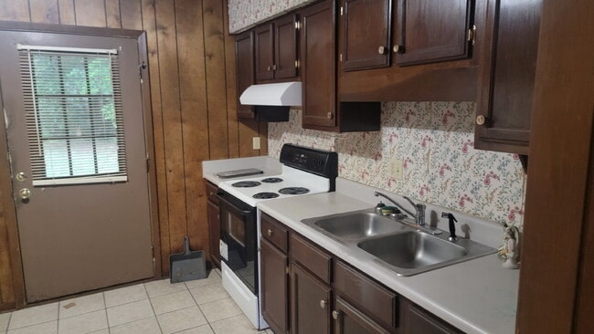 Photo - Fantastic Location! Unit B
