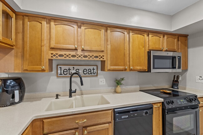 Building Photo - 2945 Bough Ave Unit B Rental