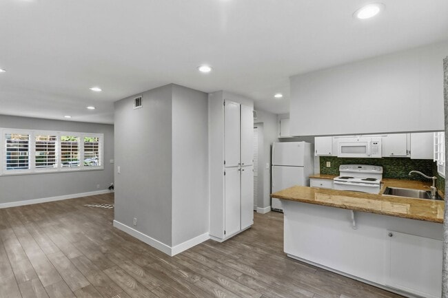 Building Photo - North Davis Condo-Available