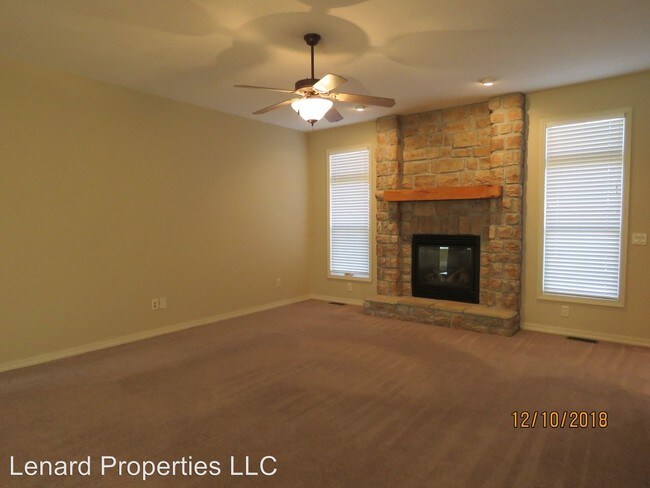 Photo - 3 br, 2 bath House - 1015 E Waterford Blvd