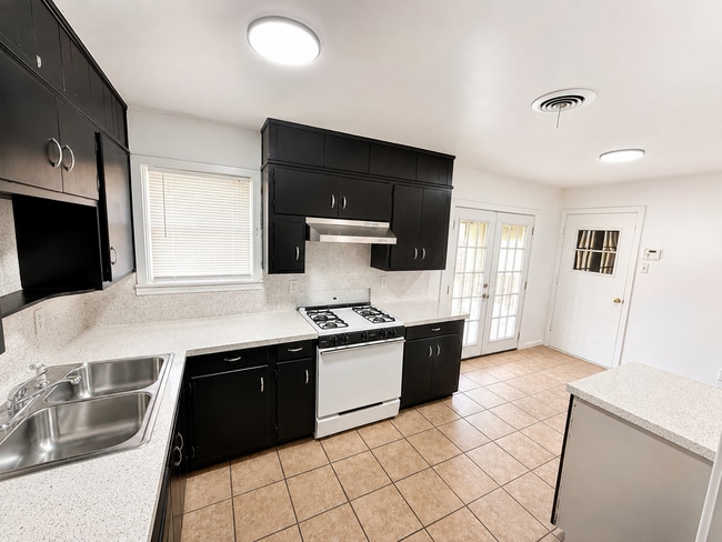 Photo - 5311-33rd Street