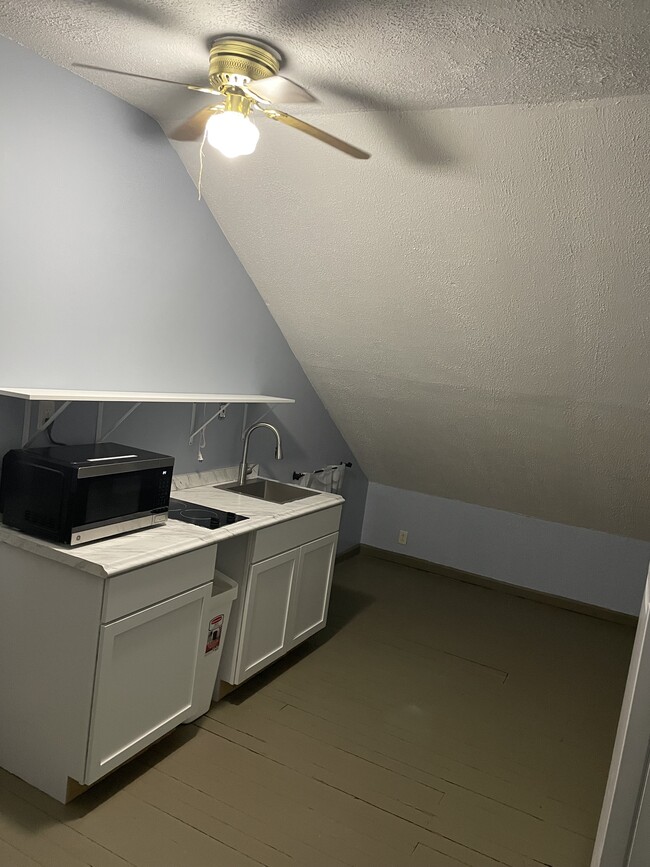Kitchen - 4109 Oak Park Ave Unit Upstairs Room Rental