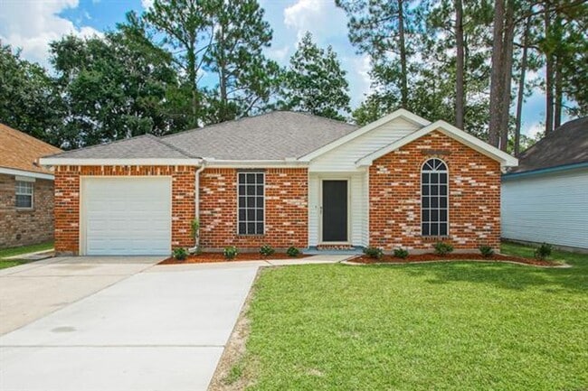 Building Photo - Newly Renovated 3 BR/2 Bath home on Suncrest Subdivision