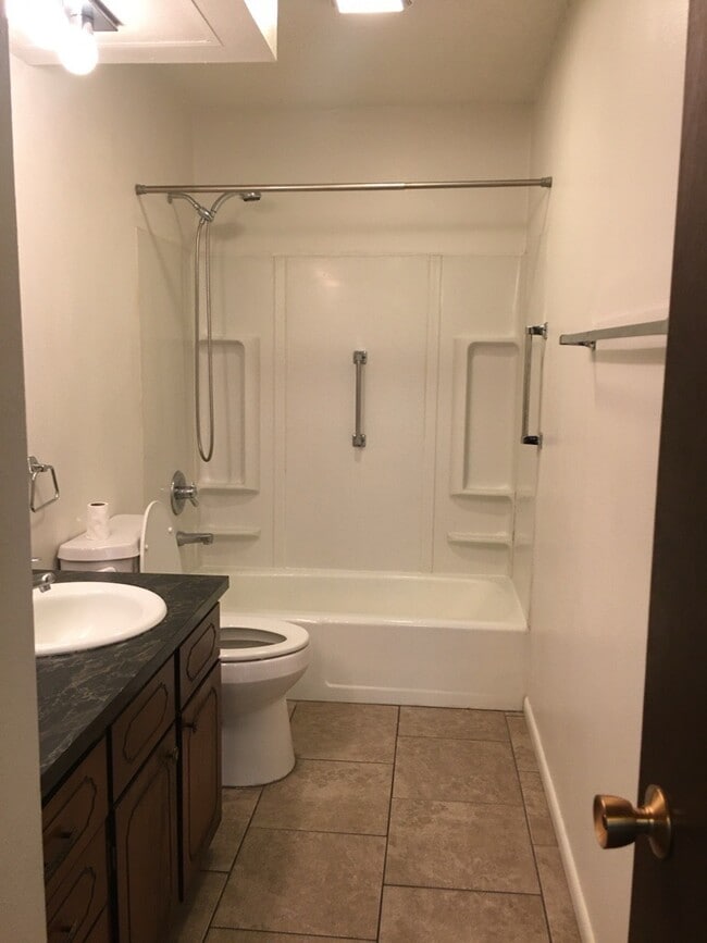 Photo - 2063 Parish St