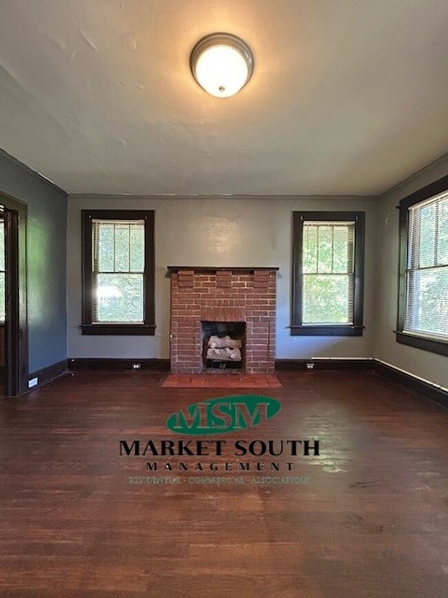 Photo - EASTSIDE BUNGALOW ON WALDBURG!