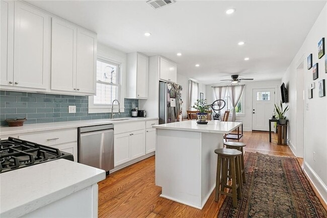 Photo - 4718 Constance St