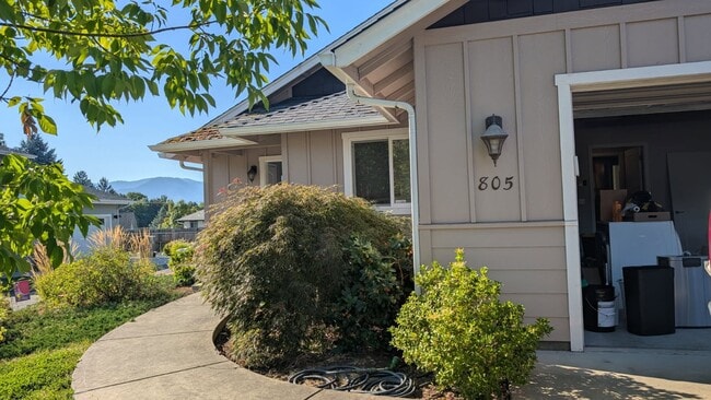 Building Photo - 2BD/2BATH - BEAUTIFUL NORTHWEST HOME W/2 C...