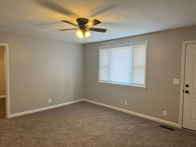 Photo - Centrally Located! 3bdr/1ba Home.