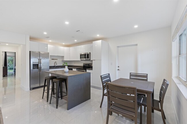 Photo - 1409 NE 2nd Ave