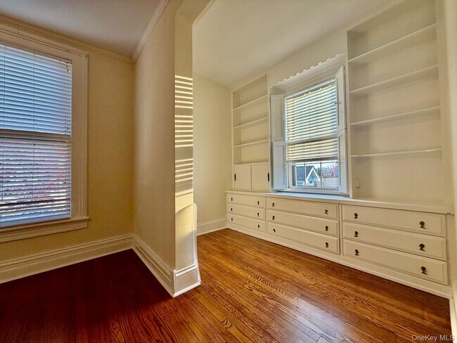 Photo - 225 N Broadway