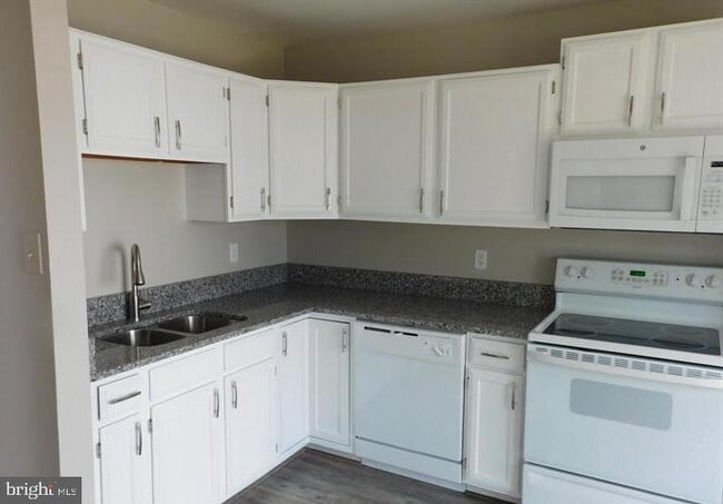 Photo - 100 Mayfair Pl