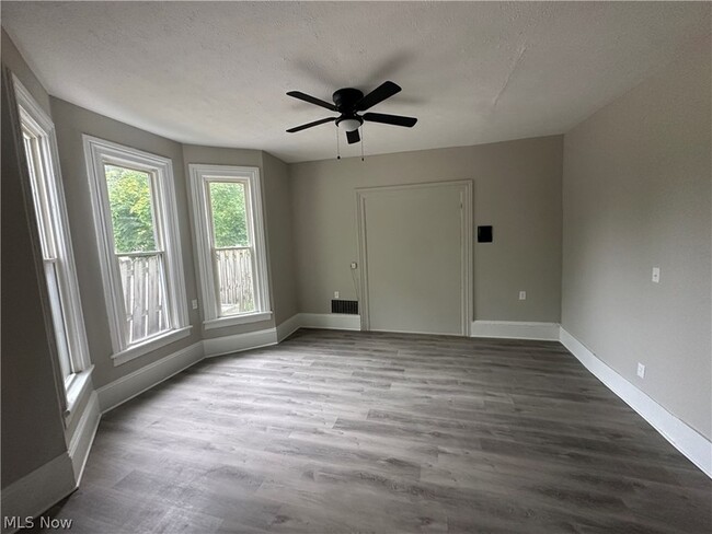 Photo - 2055 W 65th St