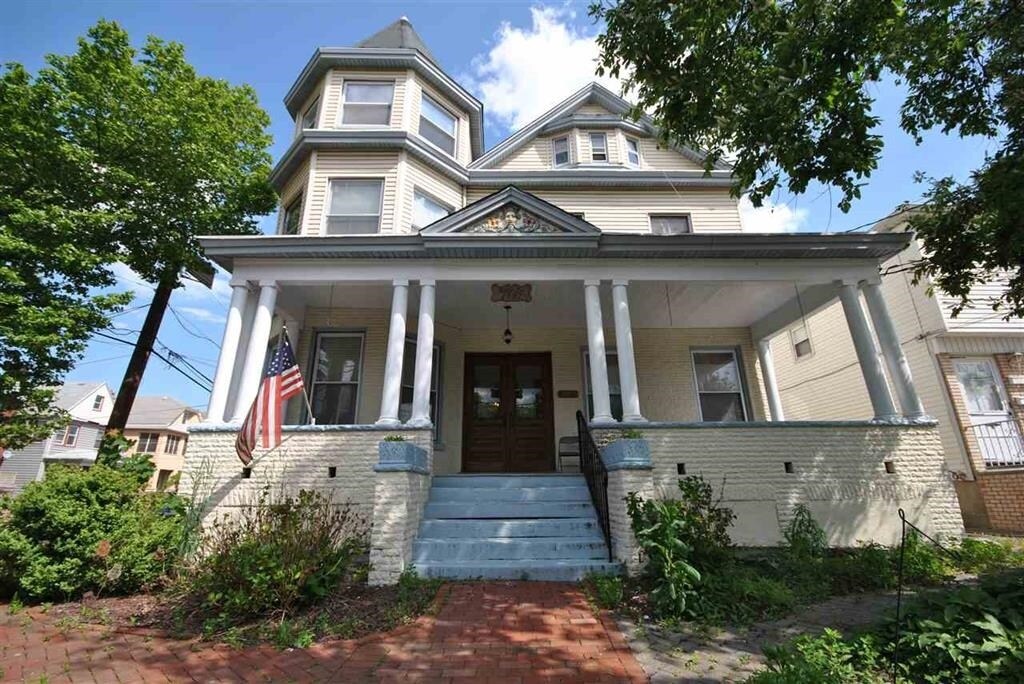 Photo - 234 Avenue A