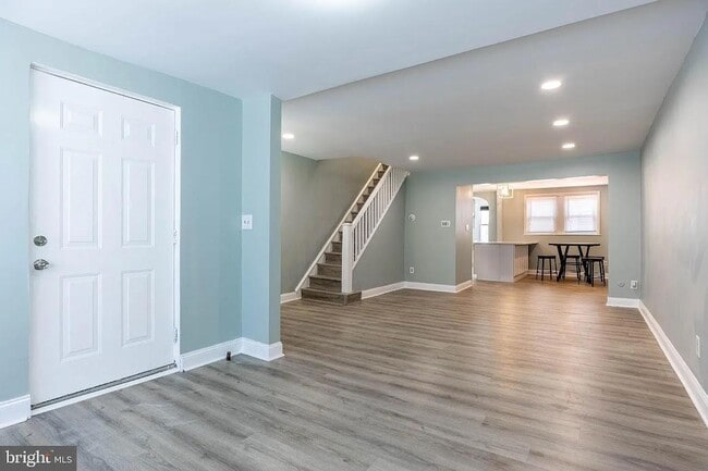 Photo - 6519 Dorel St