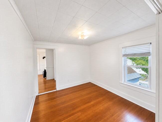 82 W 4th St Unit 3