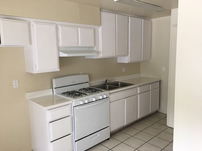 Photo - 13750 Vanowen St Unidad #12