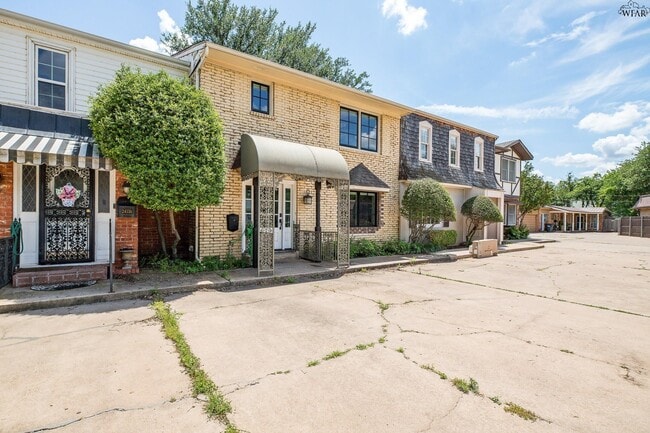2413 Lou Ln