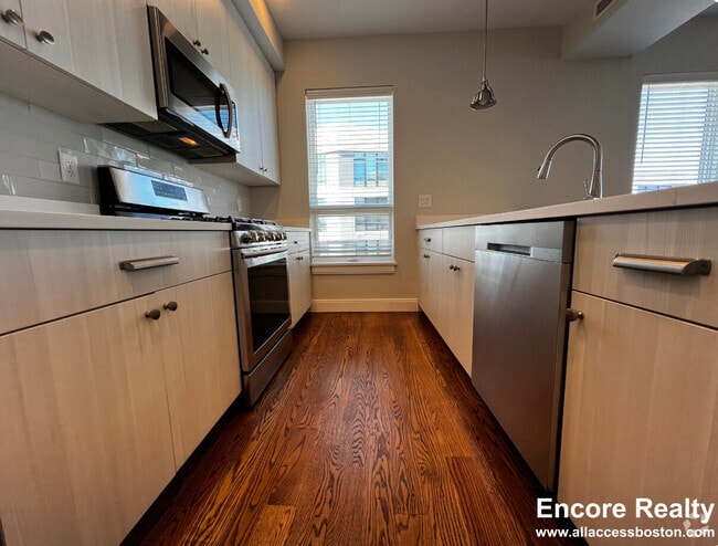 Building Photo - 2 Everett Sq Rental