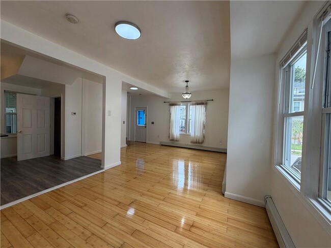 Photo - 38 Marion Ave N