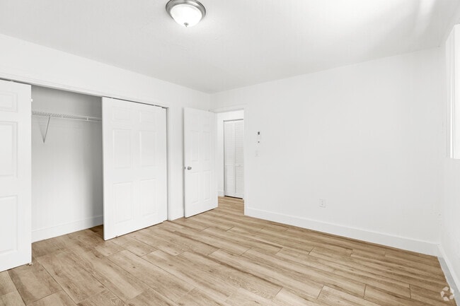 2 BR, 1 BA - 725SF - Bedroom