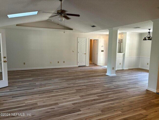 Photo - 10111 Bradley Rd