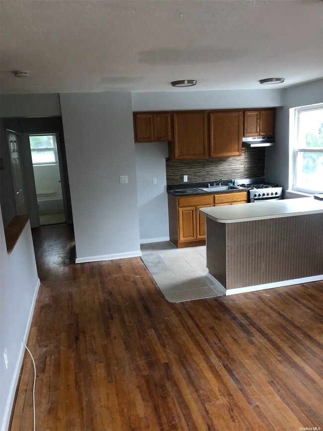359 Mayflower Ave 4D  