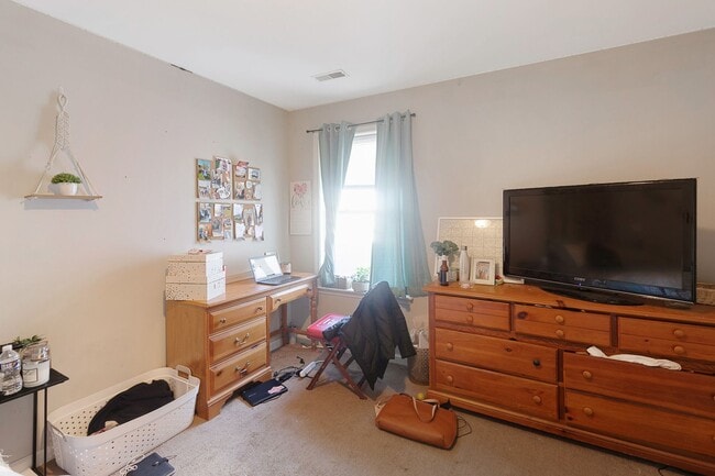 Building Photo - 1628 Willington St Unit C