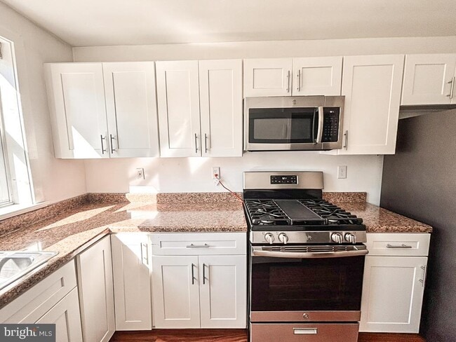 Photo - 310 E Miner St
